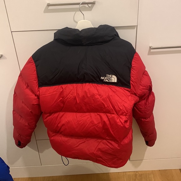 North face 700 red jacket, almost brand new - Picture 4 of 4